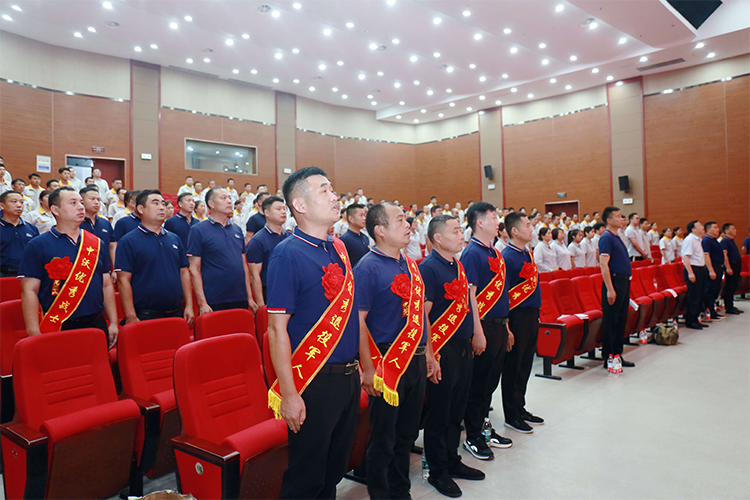 兵創(chuàng)奮楫承軍志、中沃揚(yáng)帆慶八一?